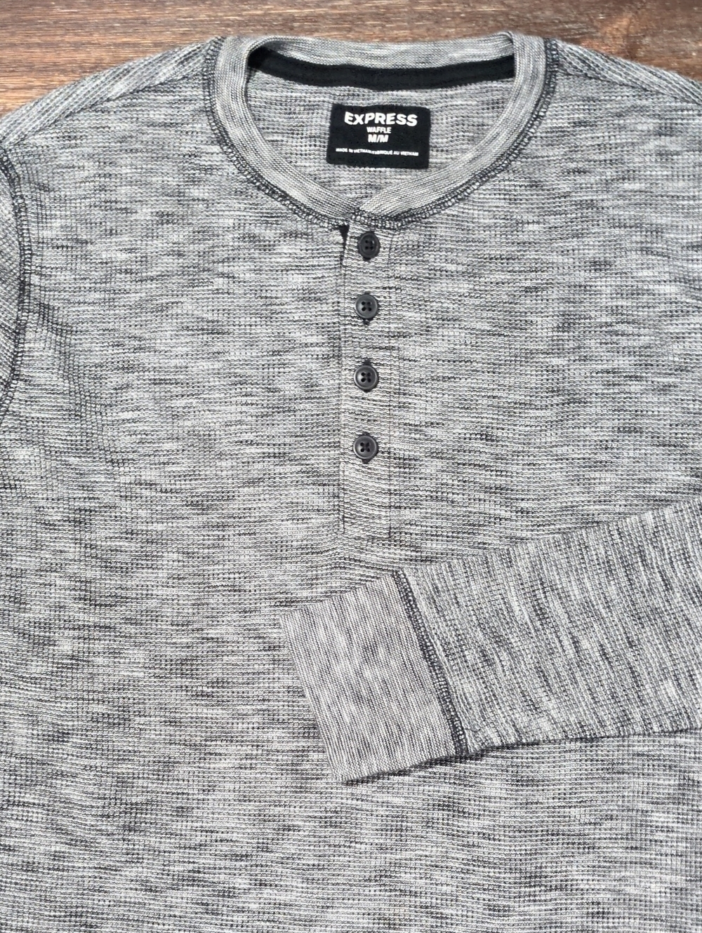 Express Men’s Gray Heather Waffle Henley Long Sleeve Shirt Medium
